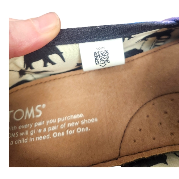 TOMS × B Street Shoes Custom Handpainted Galaxy Books Canvas Slip-on Shoes - Picture 2 of 10